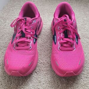 Women's Brooks Adrenaline GTS 2022
